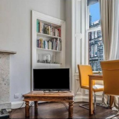 Spacious & Comfortable 3 Bedroom Apartment - Near City Centre - Free Parking Available - Sleeps Up To 5 Guests Edinburgh Bagian luar foto