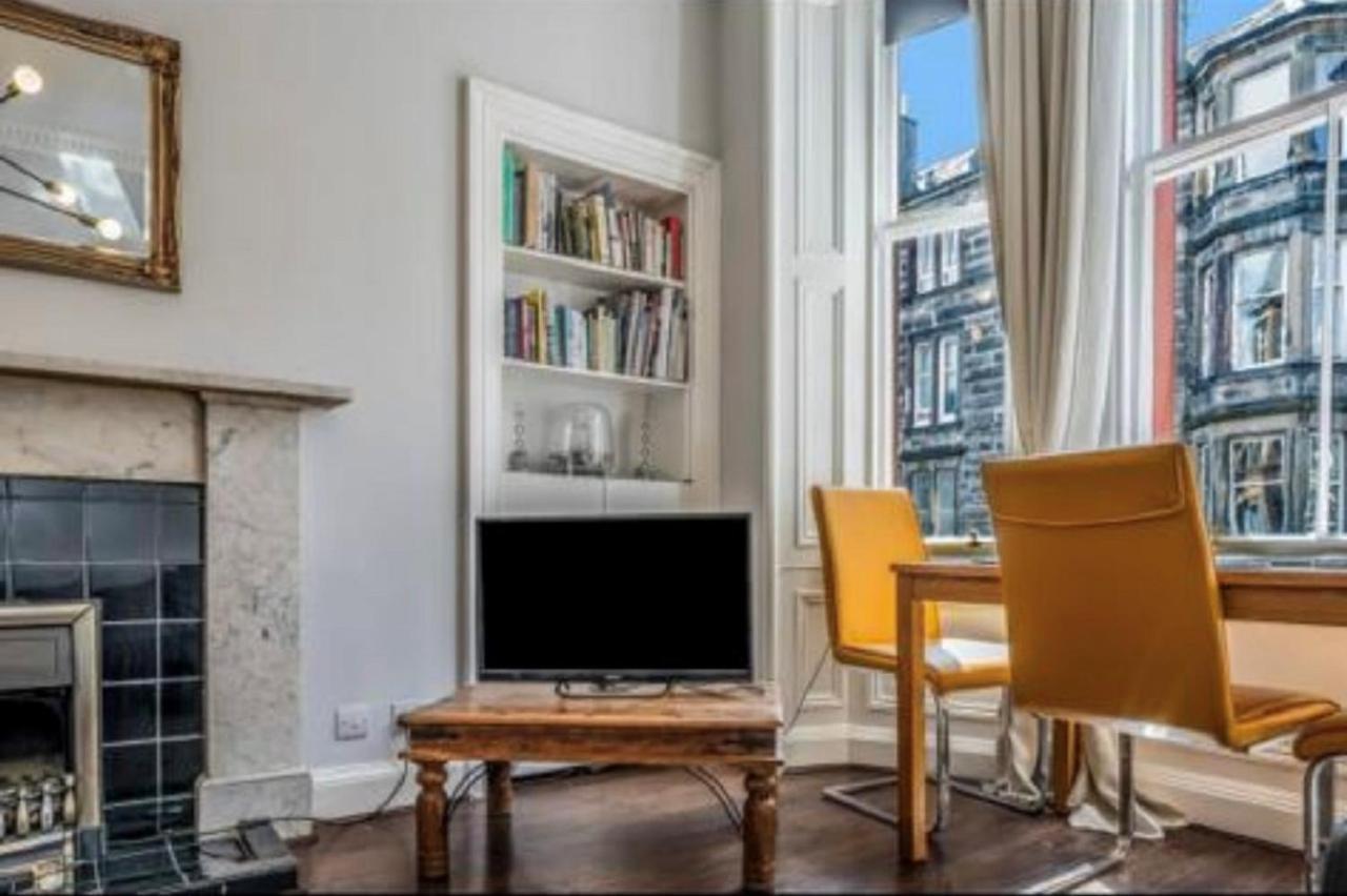 Spacious & Comfortable 3 Bedroom Apartment - Near City Centre - Free Parking Available - Sleeps Up To 5 Guests Edinburgh Bagian luar foto